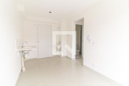 Sala/Cozinha de apartamento para alugar com 2 quartos, 35m² em Vila Carmosina, São Paulo