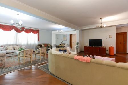 Sala de estar e TV de casa à venda com 4 quartos, 500m² em Vila Mariza Mazzei, São Paulo