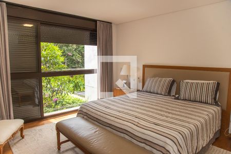 Quarto Suíte de casa para alugar com 4 quartos, 400m² em Jardim Petropolis, São Paulo