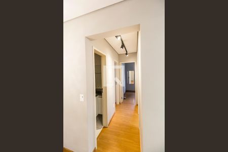 Corredor de apartamento para alugar com 3 quartos, 94m² em Jardim Tupanci, Barueri