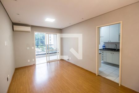 Sala de apartamento para alugar com 3 quartos, 94m² em Jardim Tupanci, Barueri