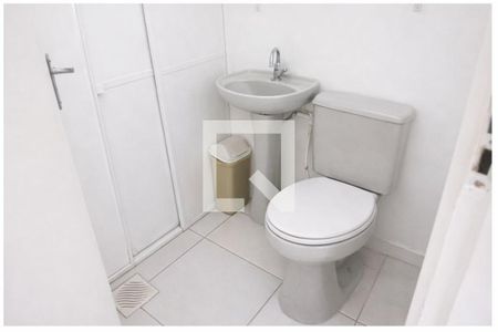 Banheiro de kitnet/studio para alugar com 1 quarto, 27m² em Cristo Redentor, Porto Alegre