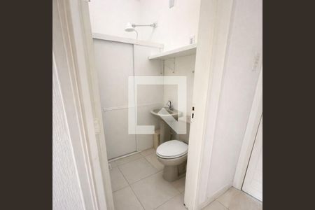 Banheiro de kitnet/studio para alugar com 1 quarto, 27m² em Cristo Redentor, Porto Alegre