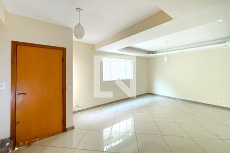 Sala de casa para alugar com 4 quartos, 176m² em Santa Rosa, Belo Horizonte