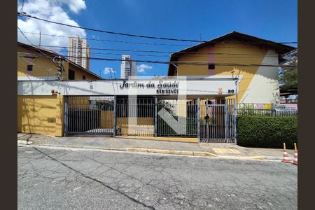 Fachada e portaria de casa para alugar com 3 quartos, 120m² em Vila Santo Estefano, São Paulo