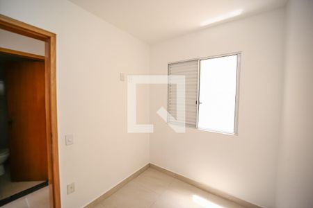 Quarto 1 de apartamento para alugar com 2 quartos, 40m² em Vila Londrina, São Paulo