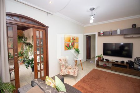 Sala de TV de casa à venda com 3 quartos, 248m² em Jardim Laguna, Contagem