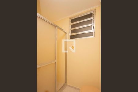 Banheiro de apartamento à venda com 1 quarto, 50m² em Jardim São Pedro, Porto Alegre