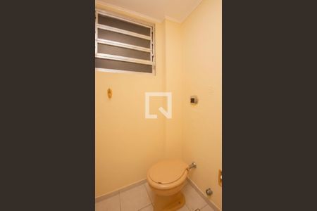 Banheiro de apartamento à venda com 1 quarto, 50m² em Jardim São Pedro, Porto Alegre