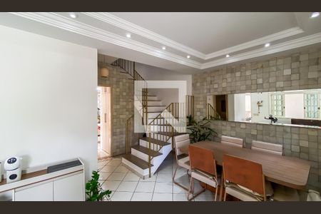 Sala de casa de condomínio à venda com 3 quartos, 195m² em Vila Robertina, São Paulo