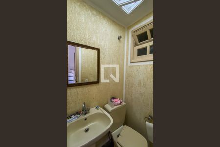 Lavabo de casa de condomínio à venda com 3 quartos, 195m² em Vila Robertina, São Paulo