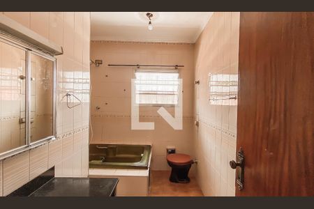 Banheiro da Suíte 1 de casa para alugar com 4 quartos, 500m² em Vila Ré, São Paulo