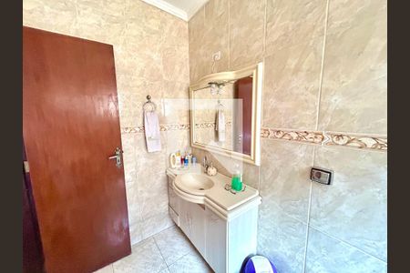 Banheiro da Suíte de casa à venda com 3 quartos, 260m² em Vila Barros, Guarulhos