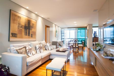 Sala de TV de apartamento à venda com 4 quartos, 270m² em Vila Castelo, Nova Lima