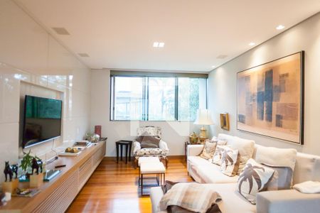 Sala de TV de apartamento à venda com 4 quartos, 270m² em Vila Castelo, Nova Lima
