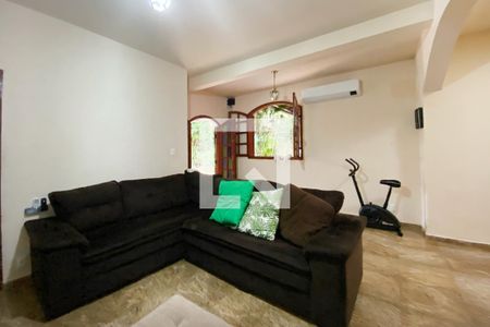 Sala de casa à venda com 3 quartos, 400m² em Cidade Nova, Belo Horizonte