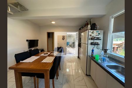 Sala/Cozinha de casa à venda com 5 quartos, 200m² em Vila Pouso Alegre, Barueri