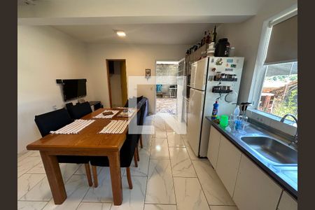 Sala/Cozinha de casa à venda com 5 quartos, 200m² em Vila Pouso Alegre, Barueri