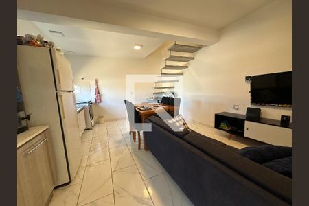 Sala/Cozinha de casa à venda com 5 quartos, 200m² em Vila Pouso Alegre, Barueri