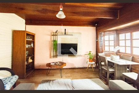 Casa à venda com 2 quartos, 105m² em Mato Grande, Canoas