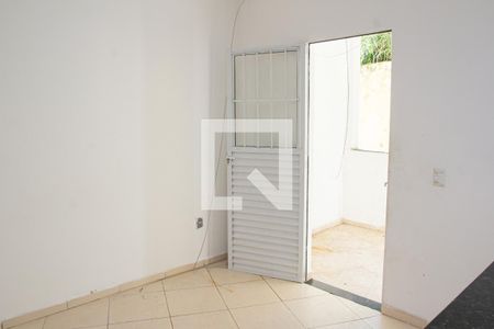 Sala de casa para alugar com 2 quartos, 70m² em Cosmos, Rio de Janeiro