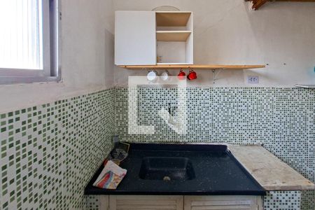 Cozinha de kitnet/studio para alugar com 0 quarto, 20m² em Cidade Ocian, Praia Grande