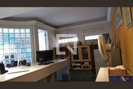 Casa à venda com 4 quartos, 205m² em Vila Suzana, São Paulo