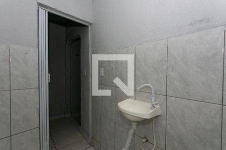 Banheiro de casa para alugar com 1 quarto, 45m² em Vila Antonina, São Paulo