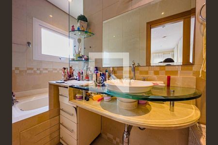 Casa à venda com 4 quartos, 375m² em Residencial Tres (Alphaville), Santana de Parnaíba