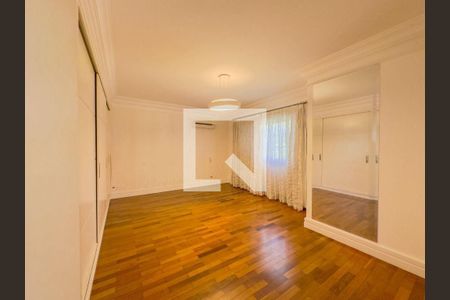 Casa de Condomínio à venda com 4 quartos, 550m² em Alphaville, Santana de Parnaíba