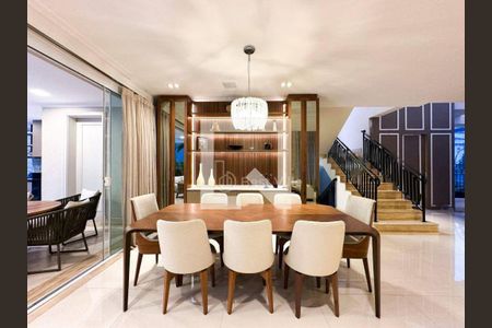 Casa à venda com 4 quartos, 420m² em Centro Comercial Jubran, Barueri