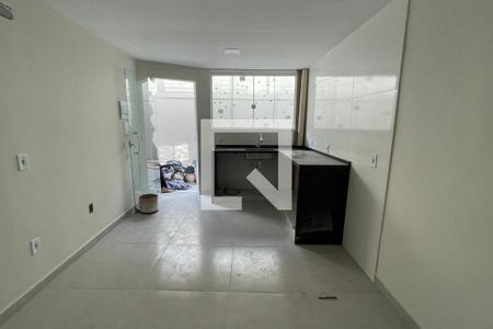 Sala de casa para alugar com 2 quartos, 60m² em Parque Pauliceia, Duque de Caxias