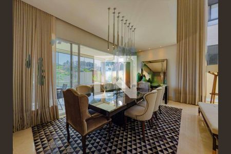 Casa à venda com 4 quartos, 700m² em Centro Comercial Jubran, Barueri