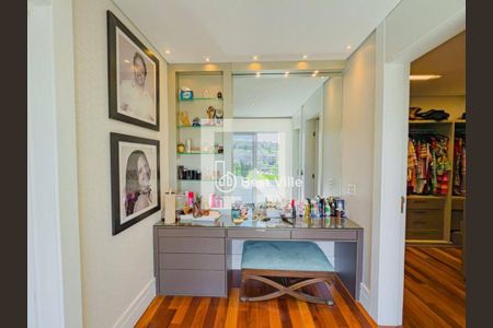 Casa à venda com 4 quartos, 700m² em Centro Comercial Jubran, Barueri