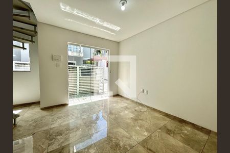 Sala de casa para alugar com 2 quartos, 120m² em Rio Tavares, Florianópolis