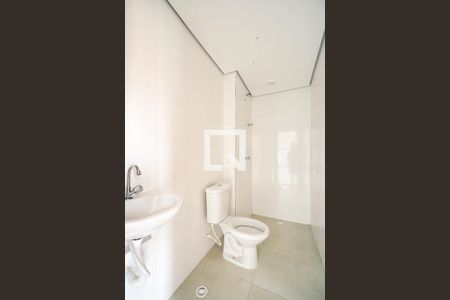 Banheiro de apartamento para alugar com 1 quarto, 25m² em Parque Maria Luiza, São Paulo