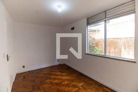 Quarto 1 de apartamento para alugar com 2 quartos, 60m² em Santa Rosa, Niterói