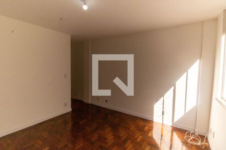 Sala de apartamento para alugar com 2 quartos, 60m² em Santa Rosa, Niterói