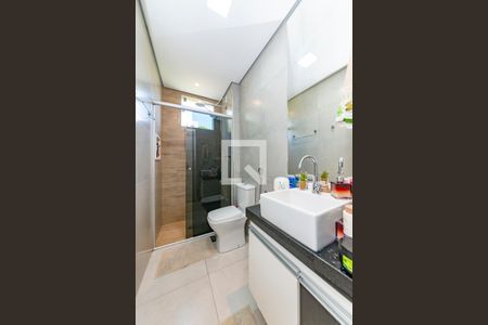 Banheiro de apartamento à venda com 3 quartos, 68m² em Madre Gertrudes, Belo Horizonte