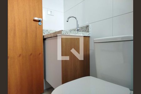 Banheiro de kitnet/studio para alugar com 1 quarto, 30m² em Vila Alpina, São Paulo