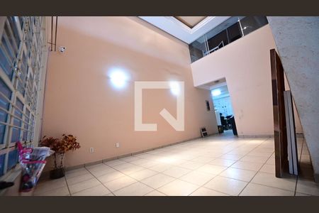 Casa para alugar com 4 quartos, 590m² em Vila Uniao, Goiânia