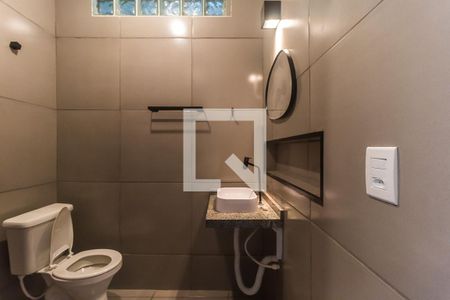 Banheiro de kitnet/studio para alugar com 1 quarto, 27m² em Vl. Santista, Mogi das Cruzes