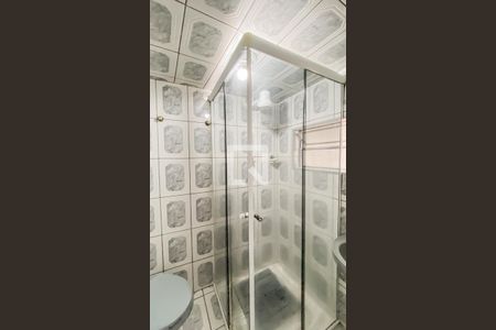 Banheiro da Suíte de casa para alugar com 2 quartos, 70m² em Parque Cisper, São Paulo