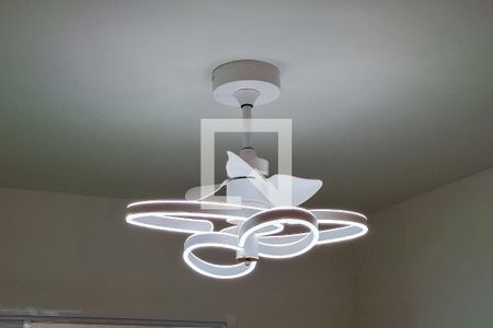 Sala/luminárias cores quentes e frias de apartamento para alugar com 2 quartos, 59m² em Cidade Beira Mar, Praia Grande