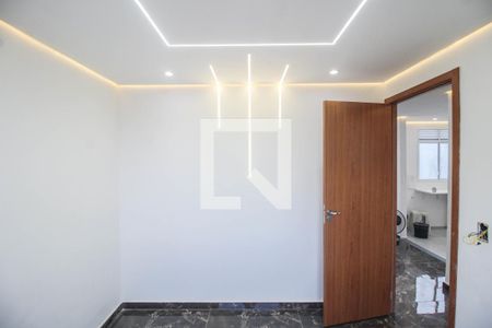 Quarto 1 de apartamento para alugar com 2 quartos, 45m² em Jardim Alvorada, Nova Iguaçu