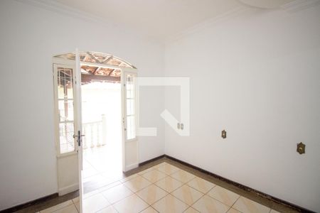 Sala de casa para alugar com 2 quartos, 150m² em Pedra Azul, Contagem