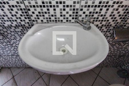 Banheiro de casa para alugar com 1 quarto, 140m² em Chácara Coqueiro, Itaquaquecetuba