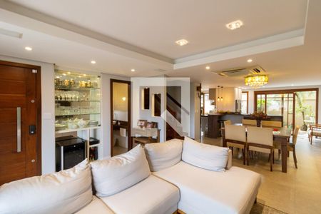 Sala de casa à venda com 3 quartos, 211m² em Vila Assunção, Porto Alegre