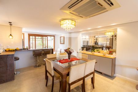 Sala de casa à venda com 3 quartos, 211m² em Vila Assunção, Porto Alegre