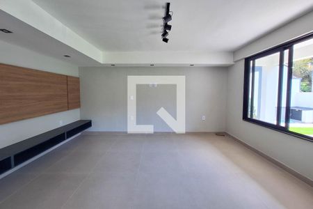 Sala de casa para alugar com 7 quartos, 395m² em Camboinhas, Niterói